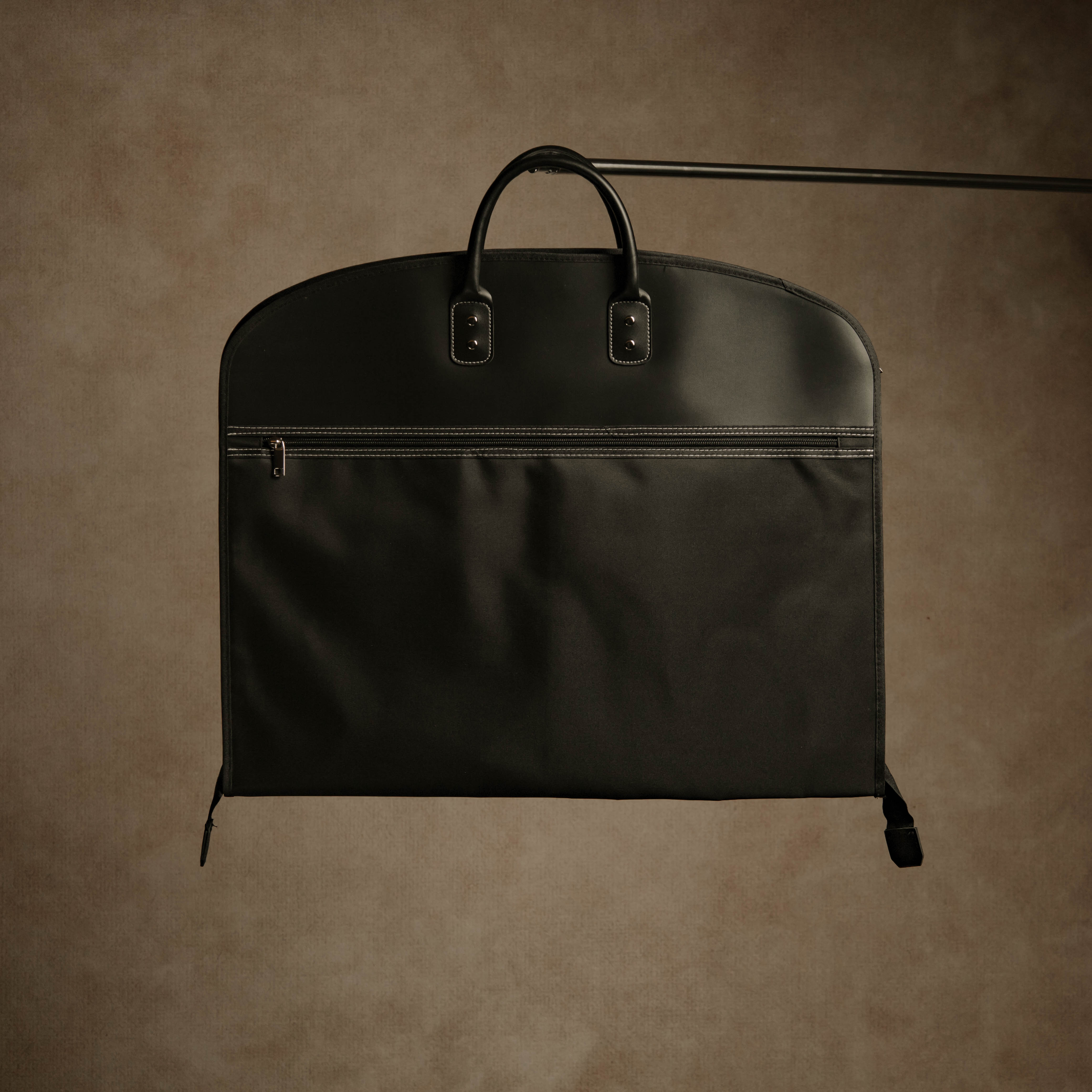 SIGNATURE Suit Carrier - Black