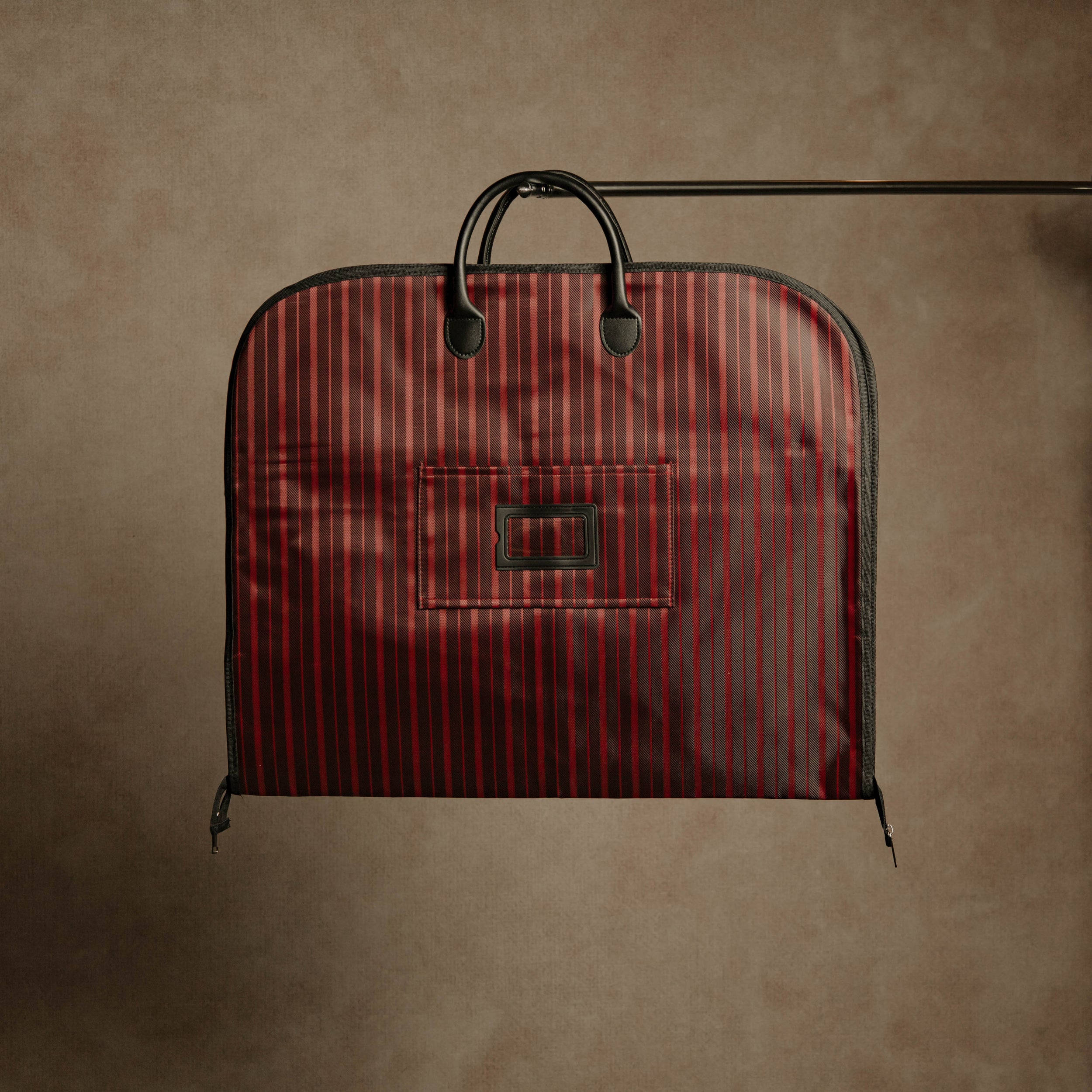 MAISON Suit Carrier - Red