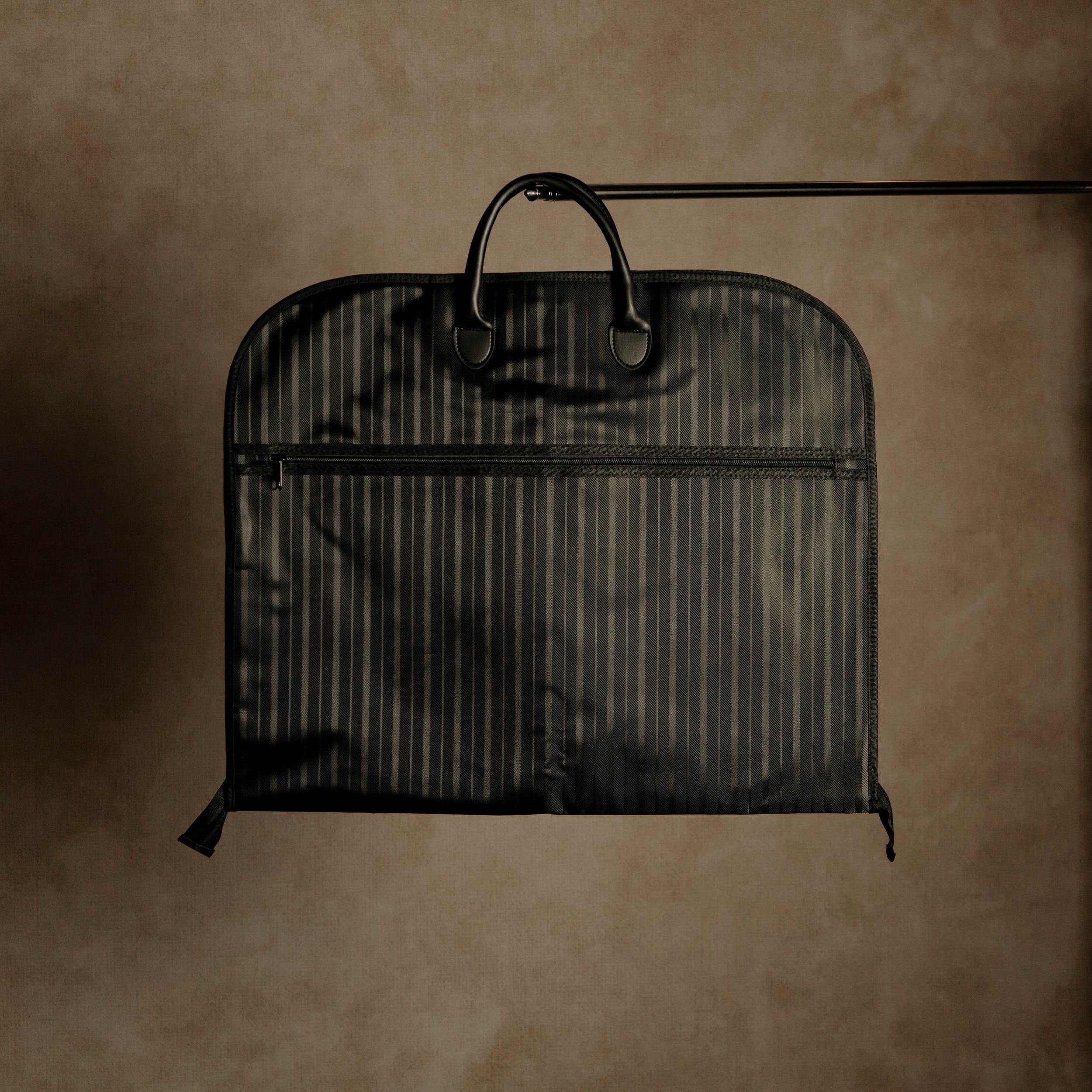 MAISON Suit Carrier - Classic Black