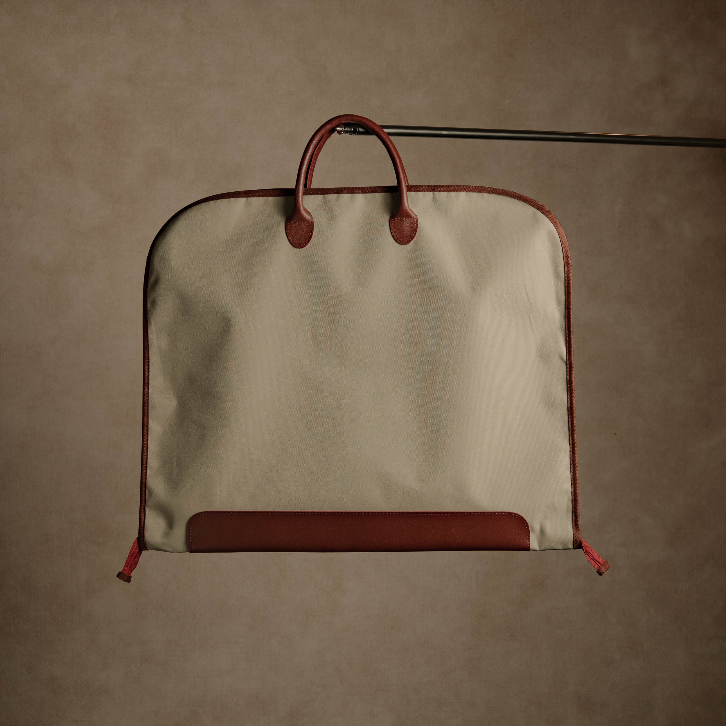 ATELIER Suit Carrier - Cream
