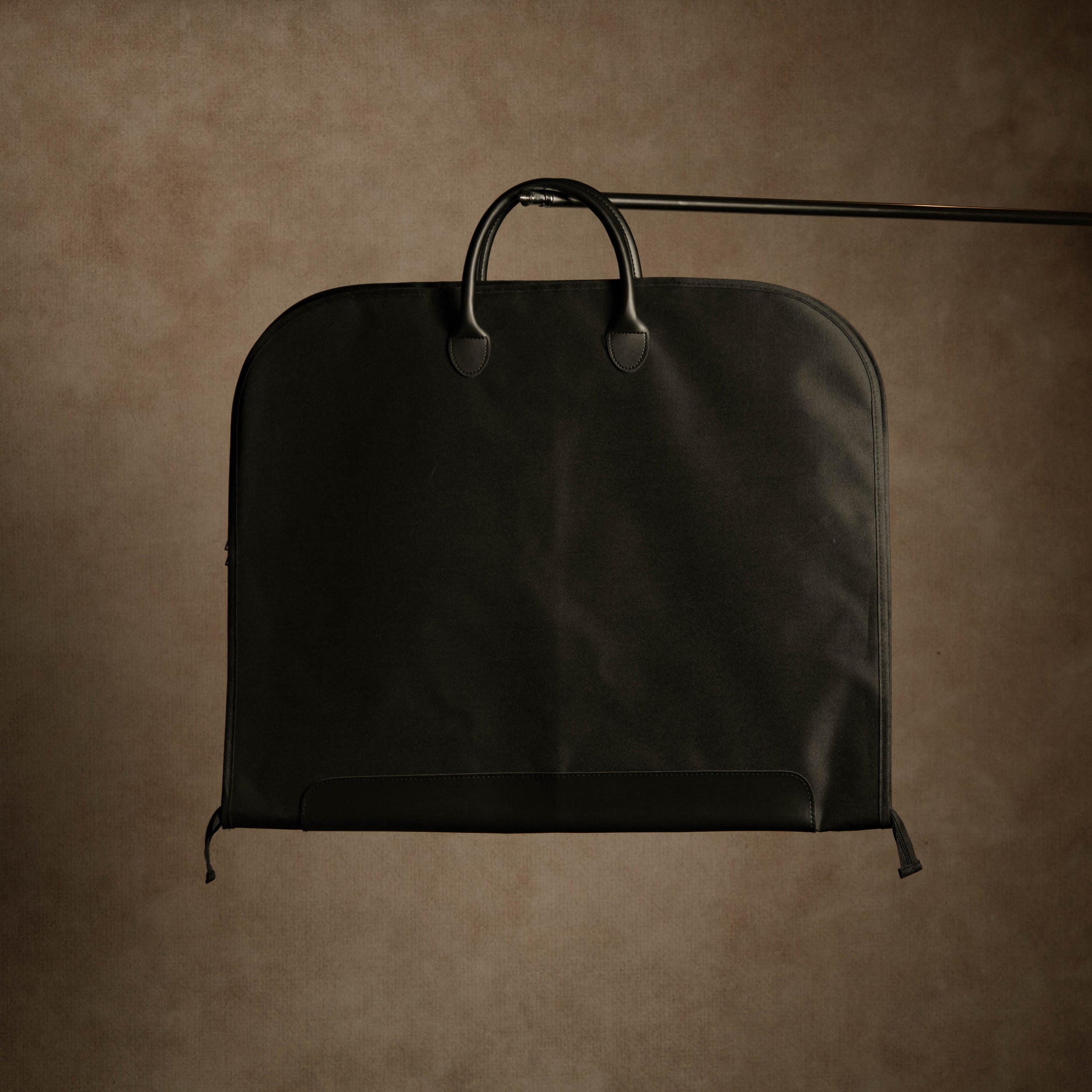 ATELIER Suit Carrier - Classic Black