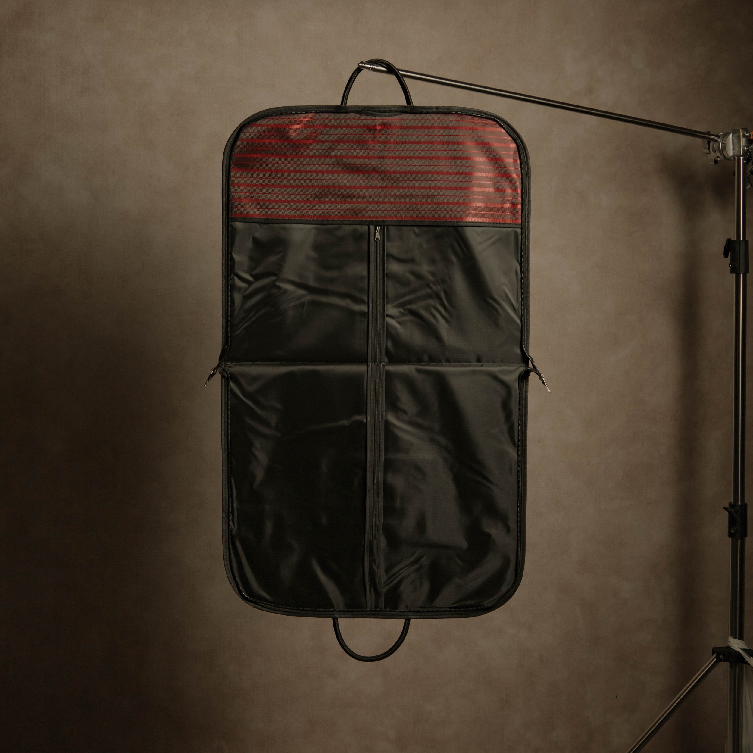 MAISON Suit Carrier - Red