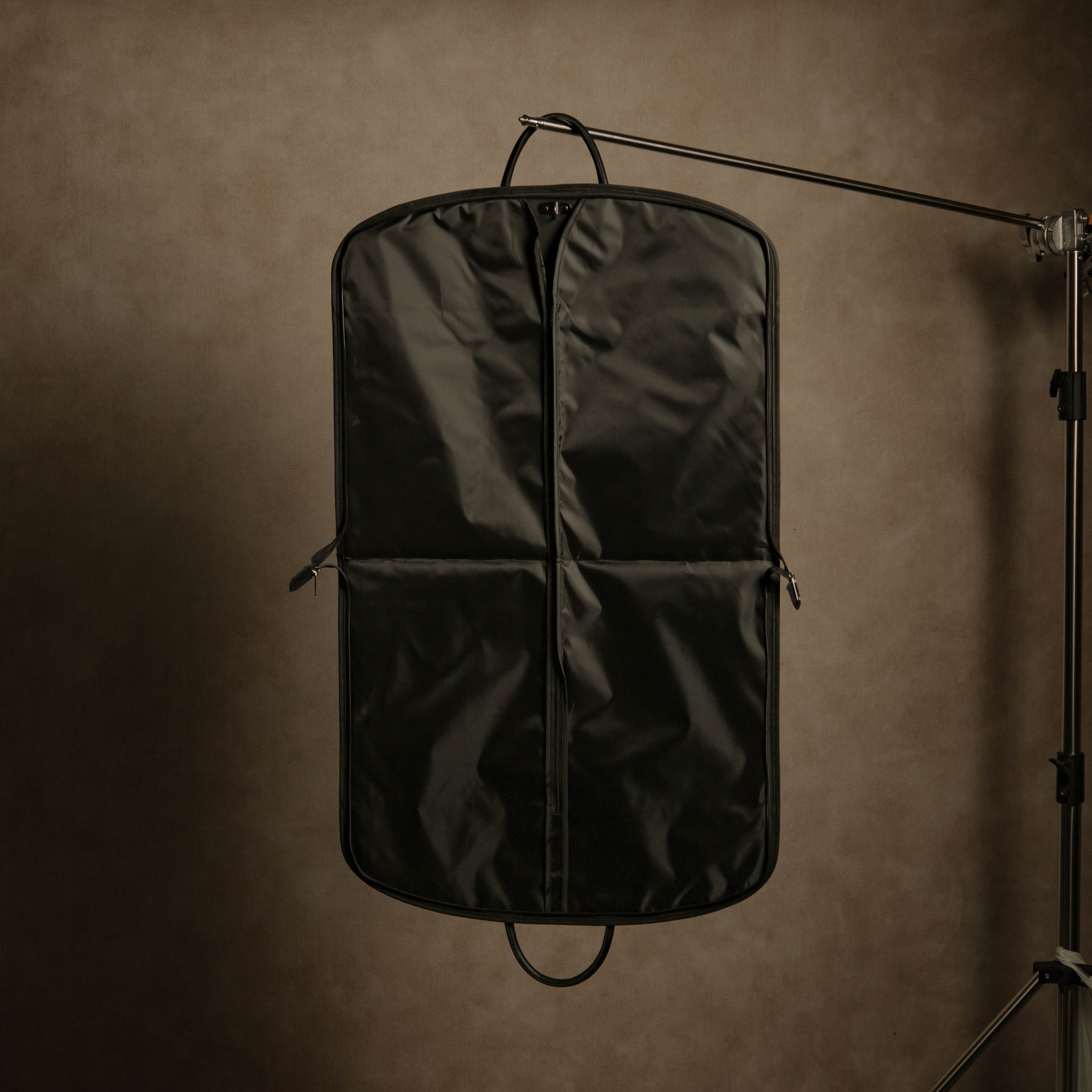 SIGNATURE Suit Carrier - Black