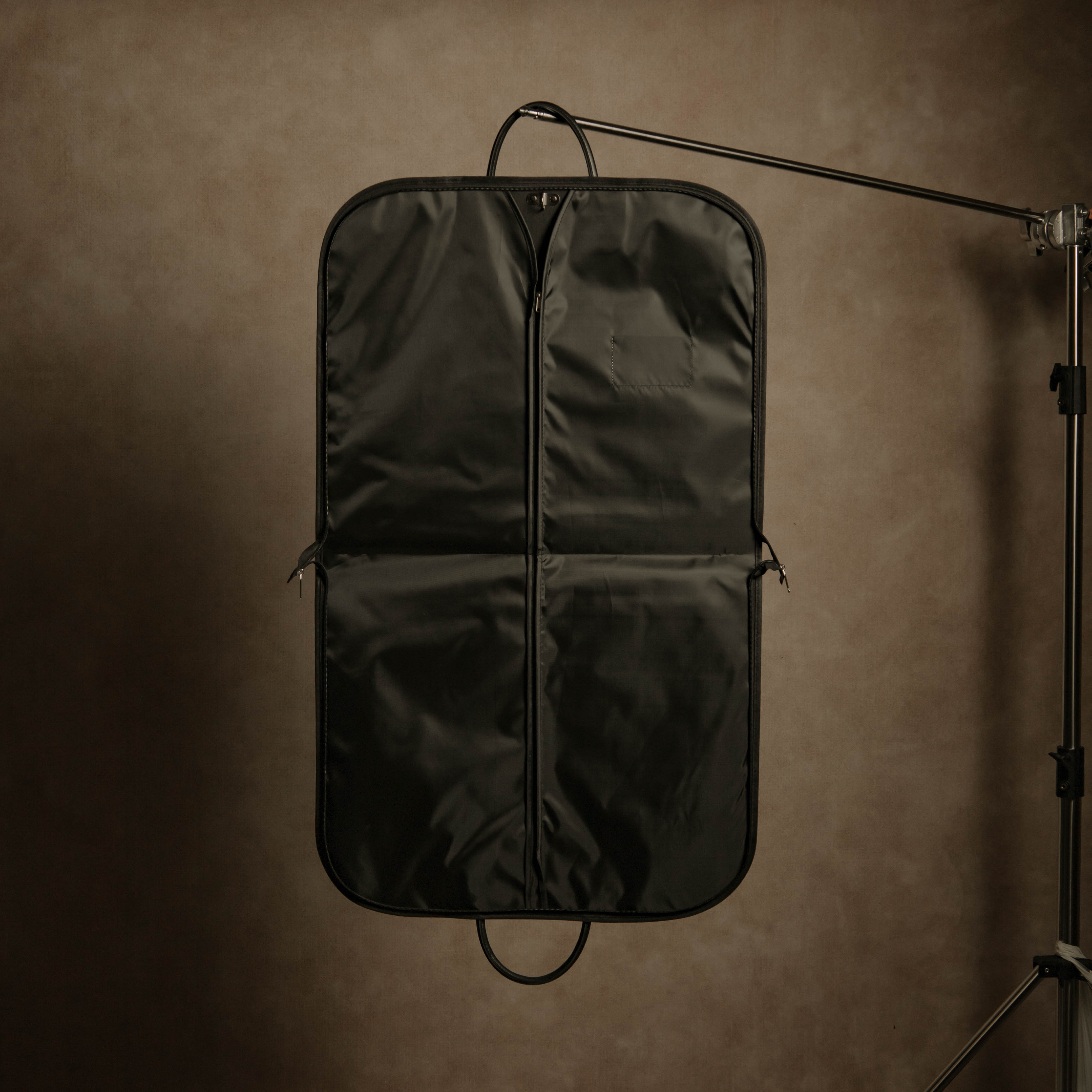 ATELIER Suit Carrier - Classic Black