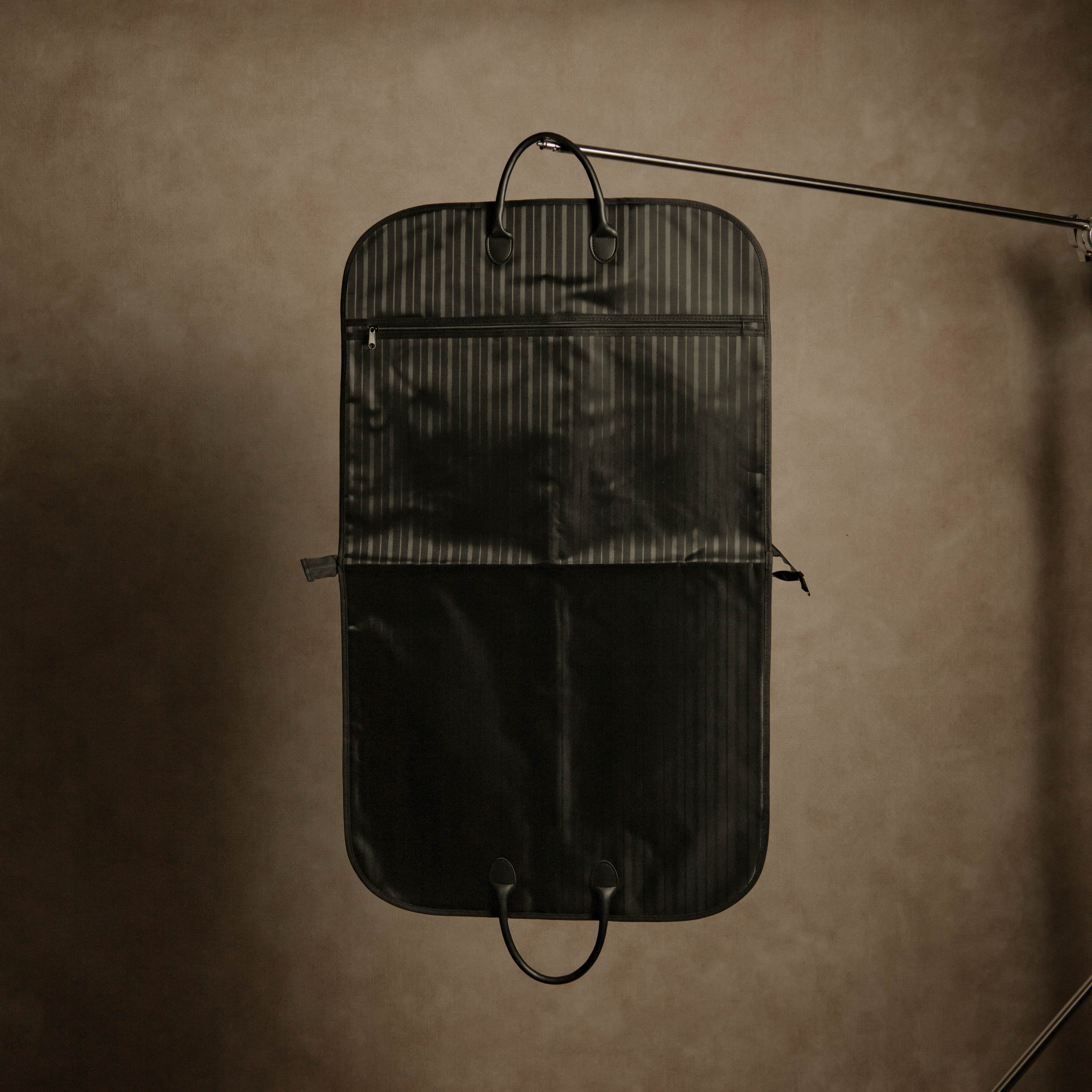 MAISON Suit Carrier - Classic Black