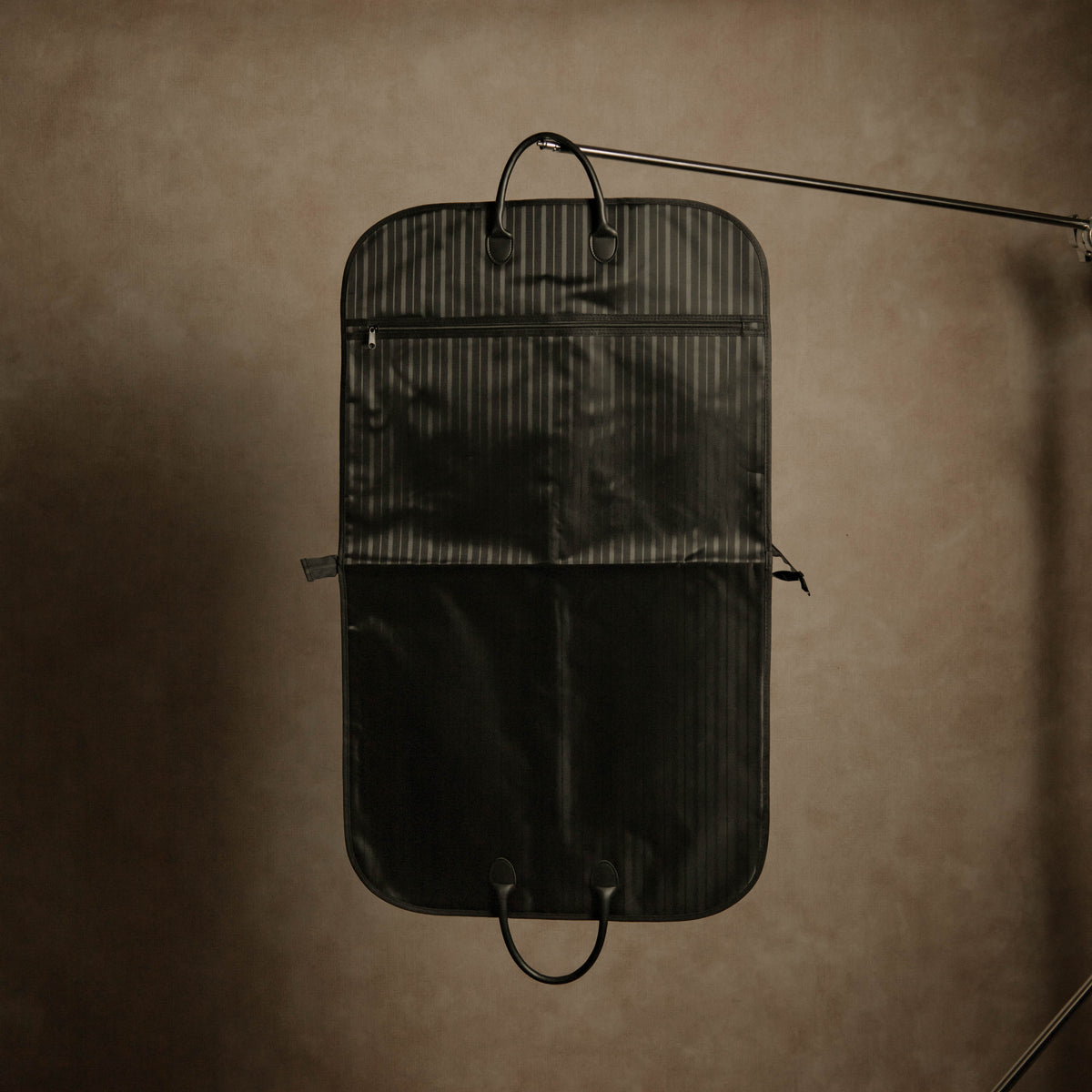 MAISON Suit Carrier - Classic Black