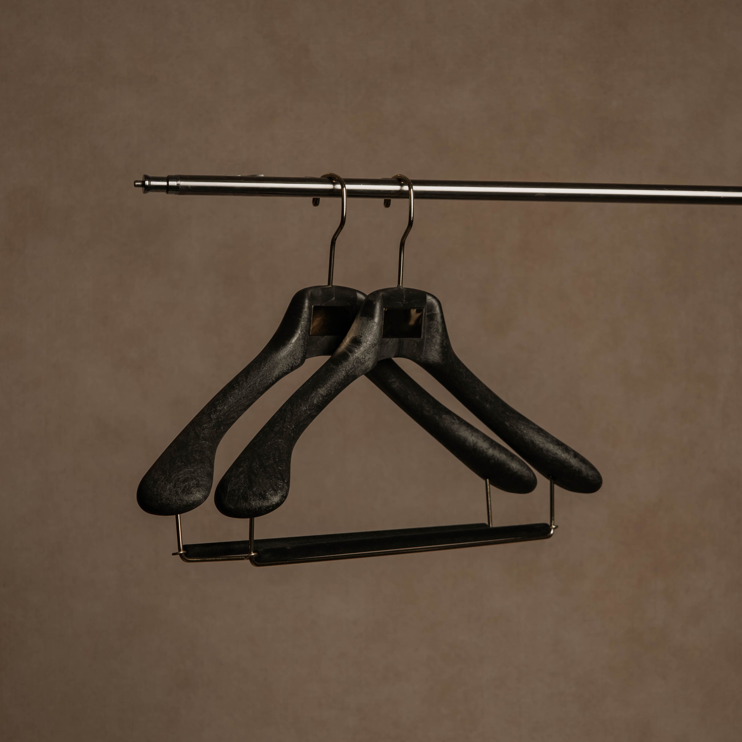 STUDIO Vinyl-Finish Resin Suit Hanger - Charcoal Black