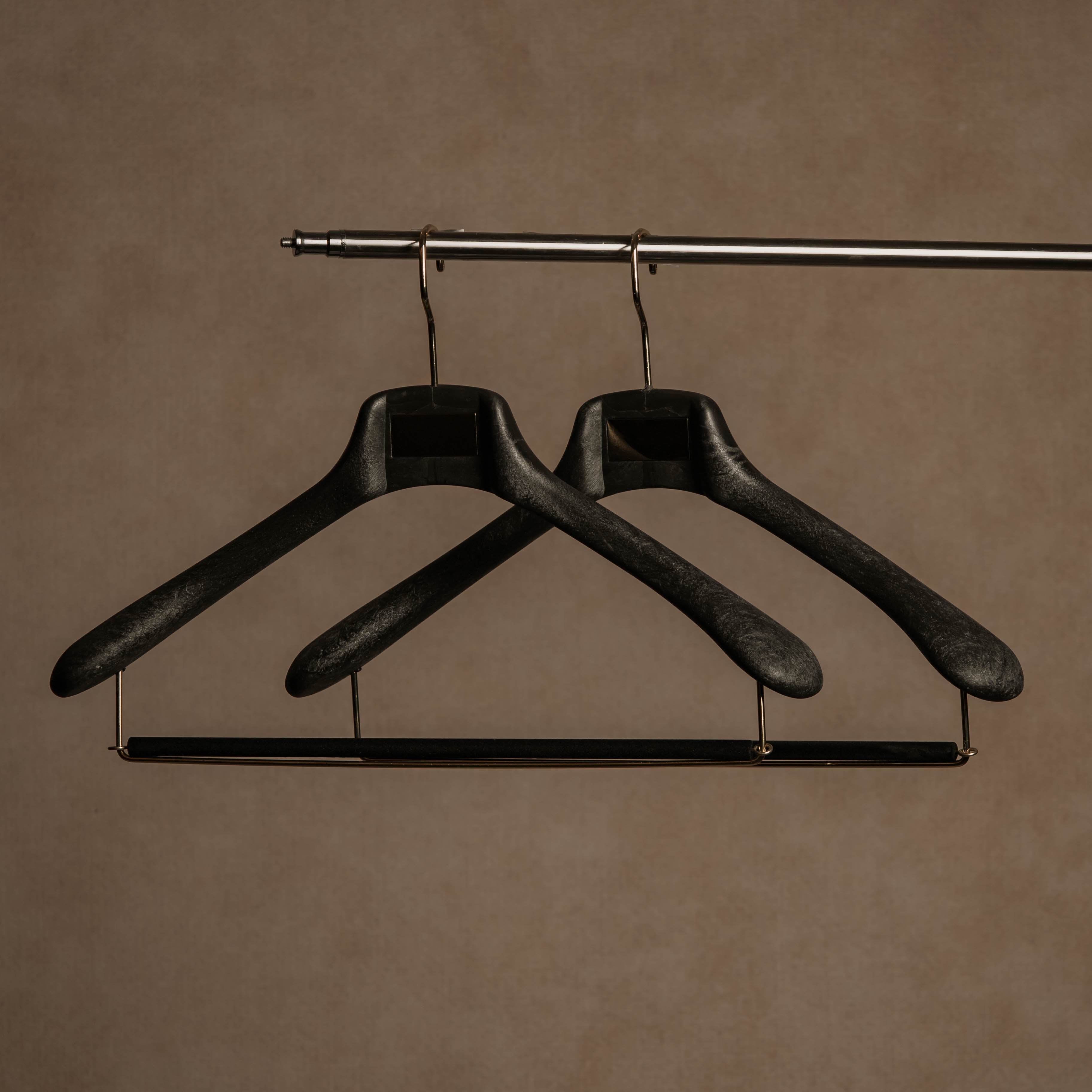 STUDIO Vinyl-Finish Resin Suit Hanger - Charcoal Black