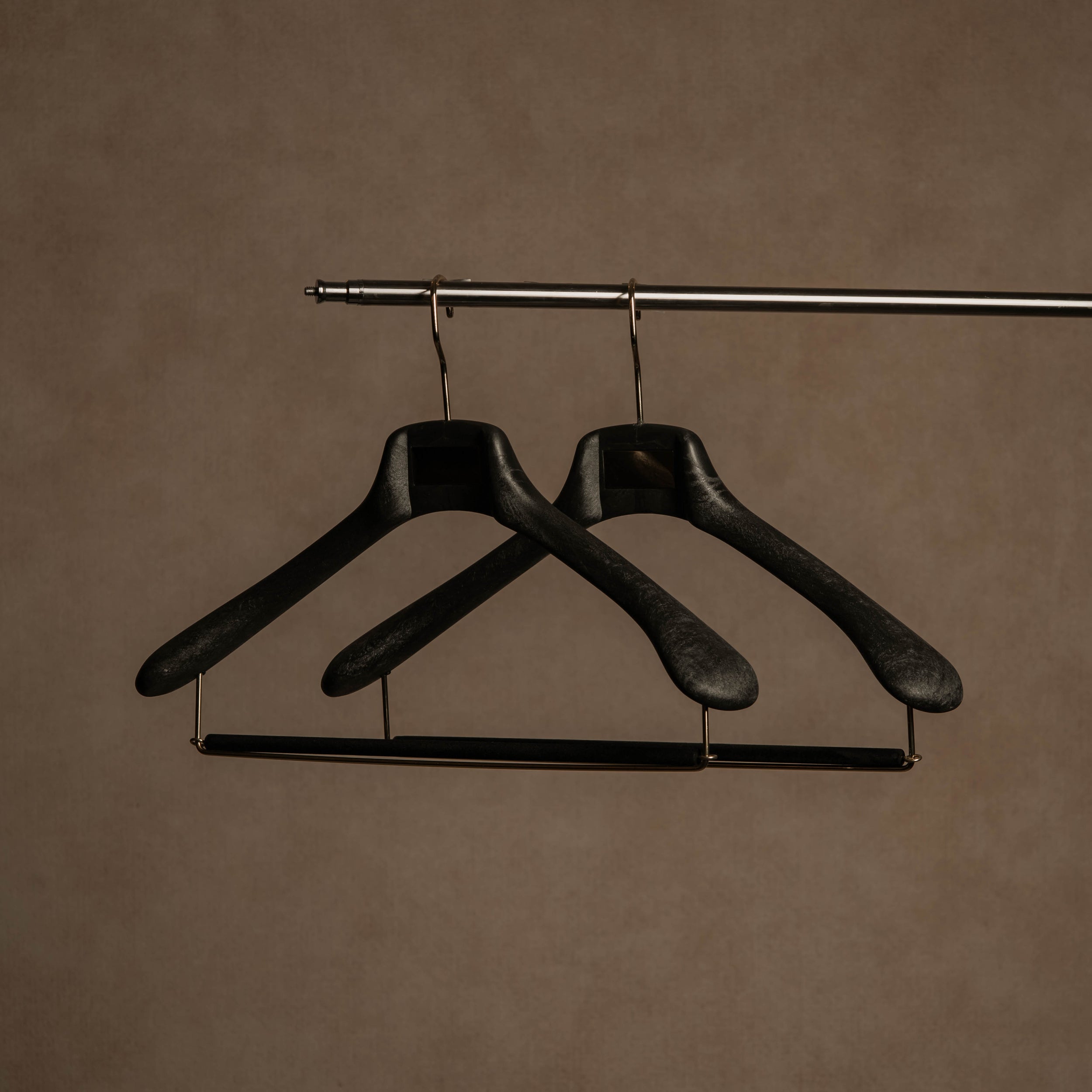 STUDIO Vinyl-Finish Resin Suit Hanger - Charcoal Black
