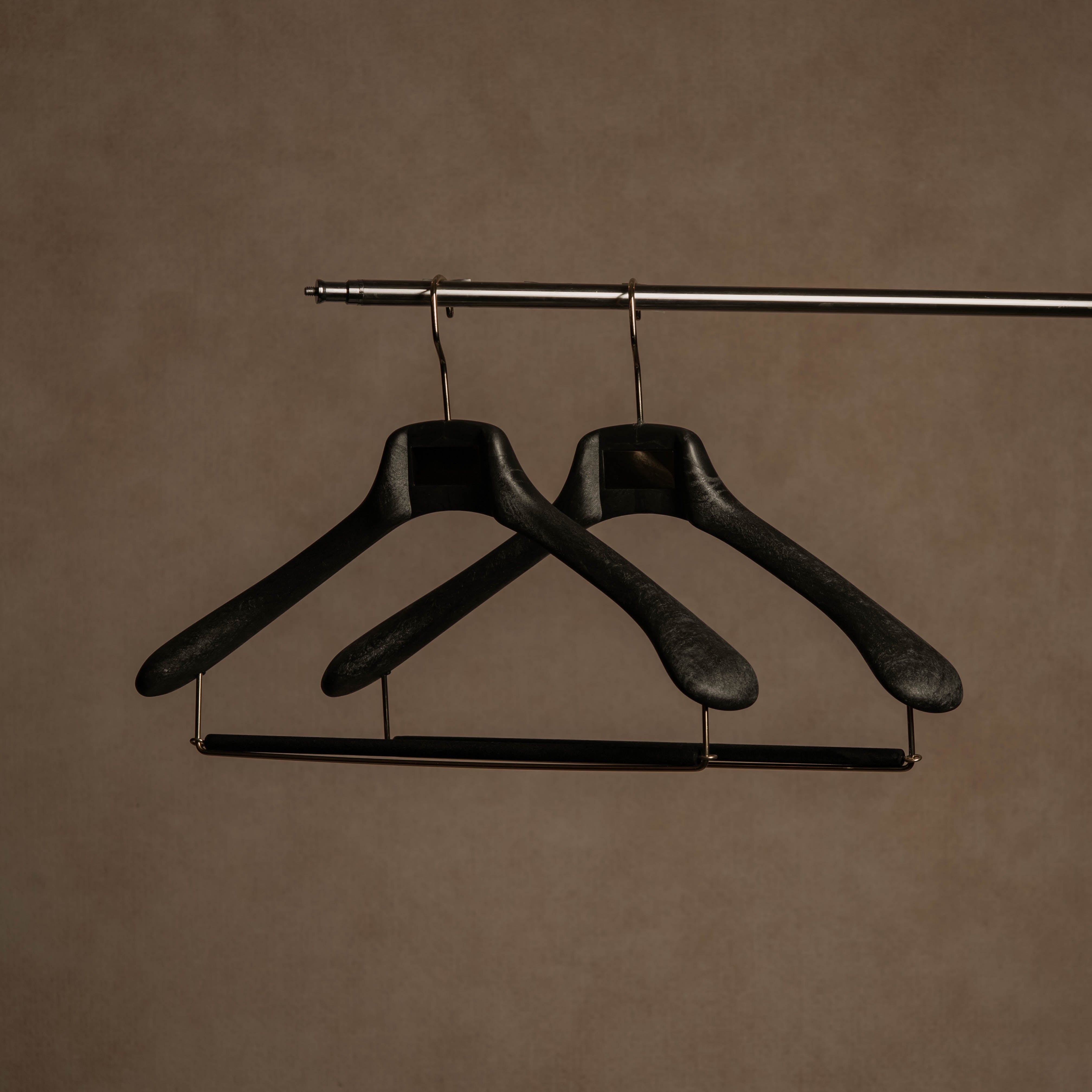 STUDIO Vinyl-Finish Resin Suit Hanger - Charcoal Black