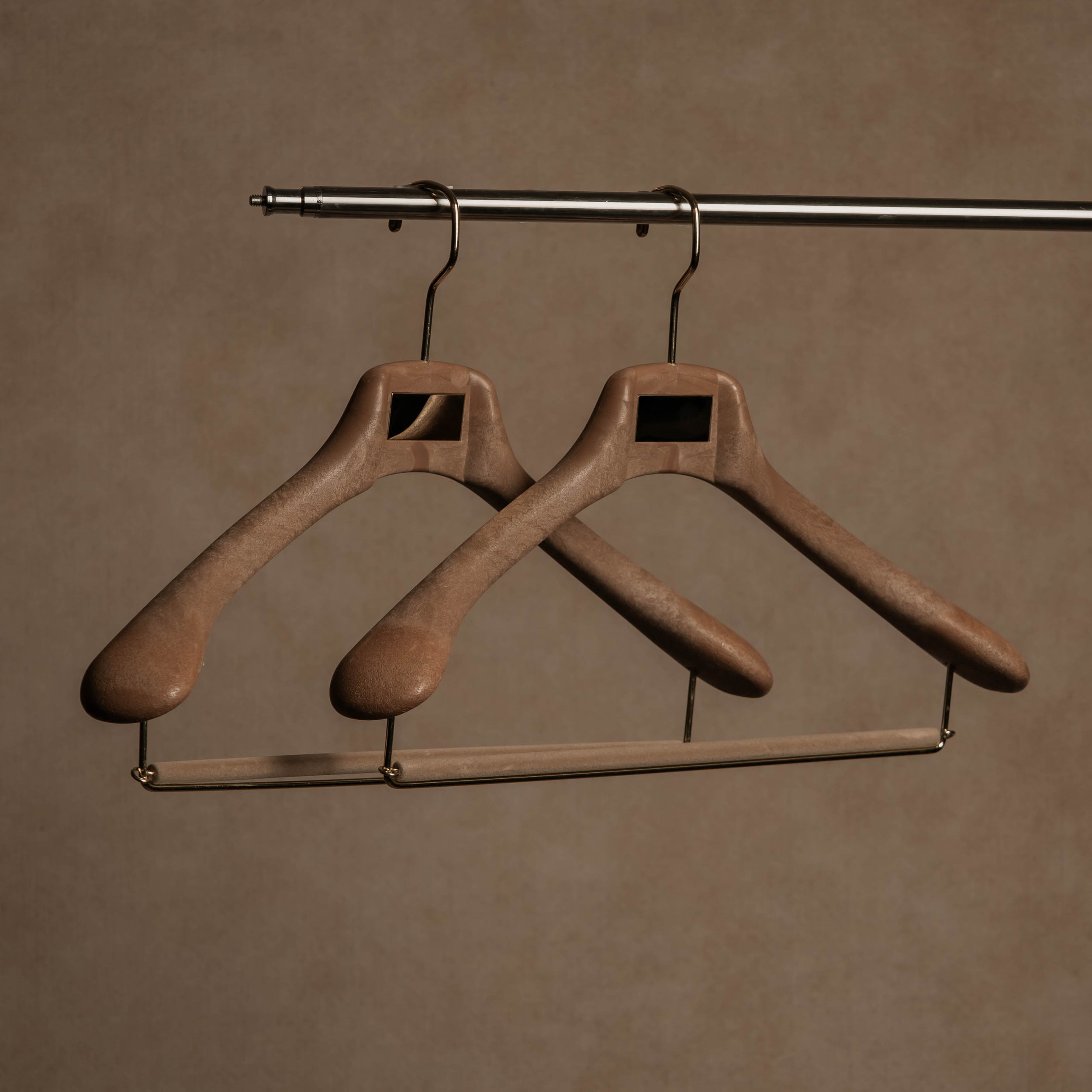 STUDIO Vinyl-Finish Resin Suit Hanger - Warm Stone