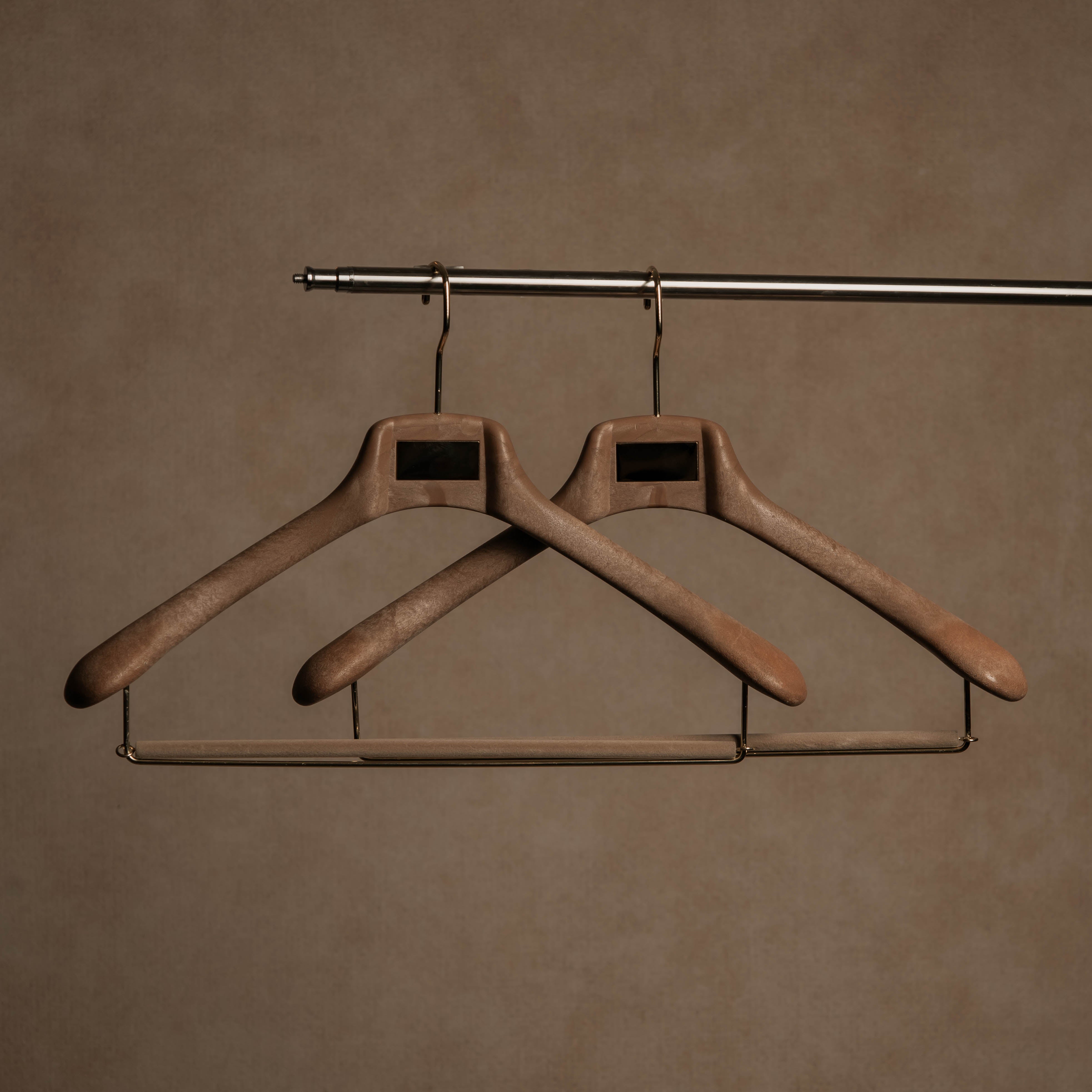 STUDIO Vinyl-Finish Resin Suit Hanger - Warm Stone