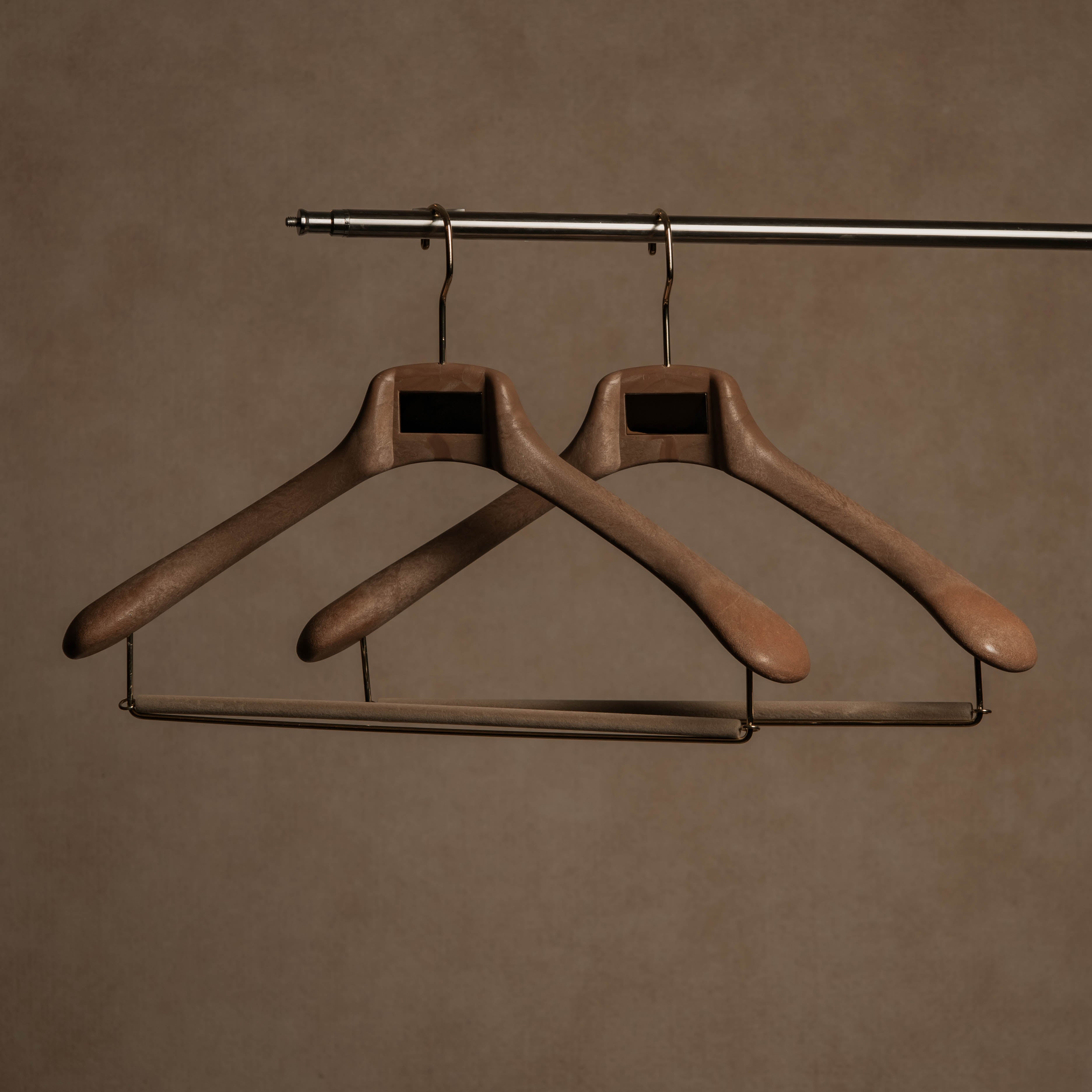 STUDIO Vinyl-Finish Resin Suit Hanger - Warm Stone