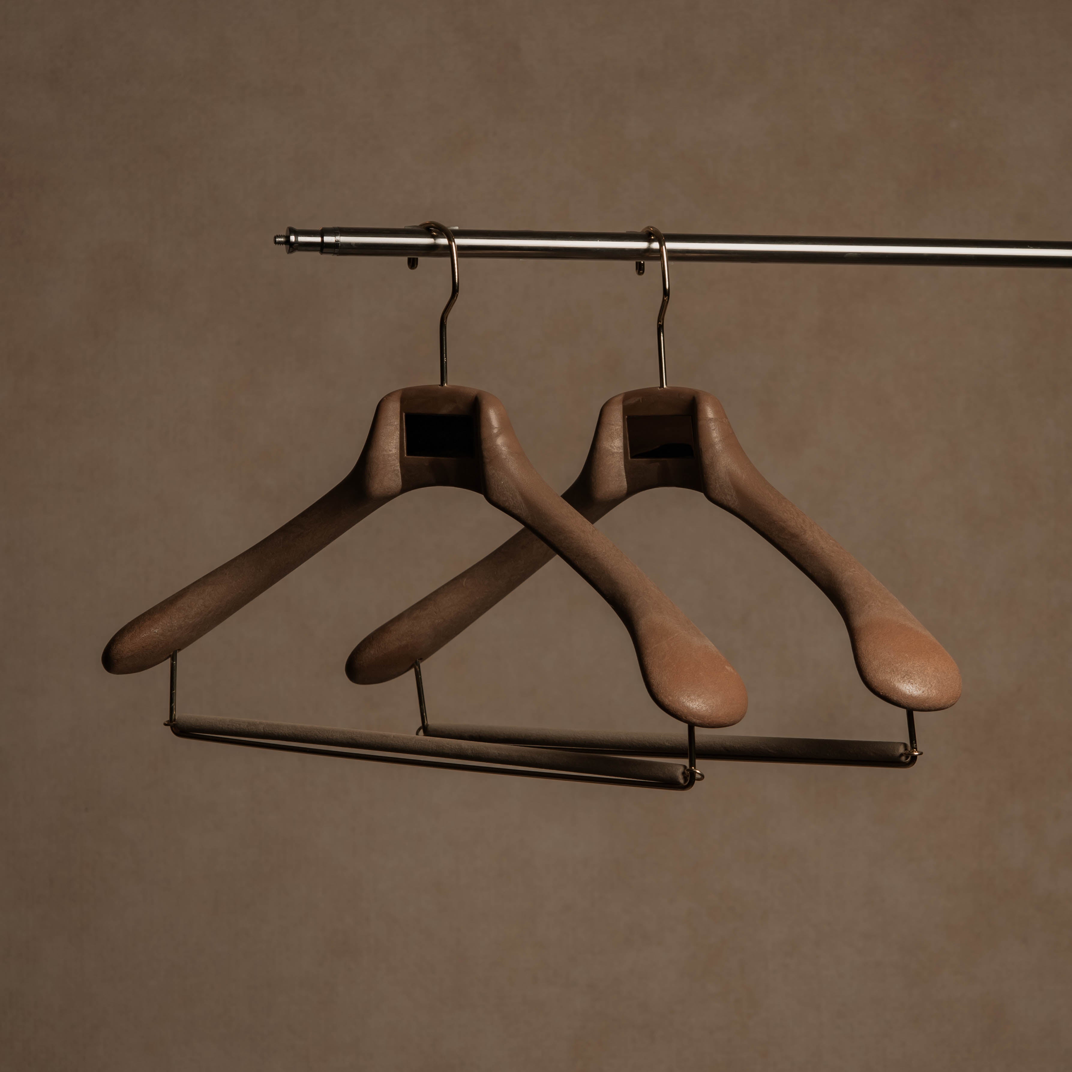 STUDIO Vinyl-Finish Resin Suit Hanger - Warm Stone