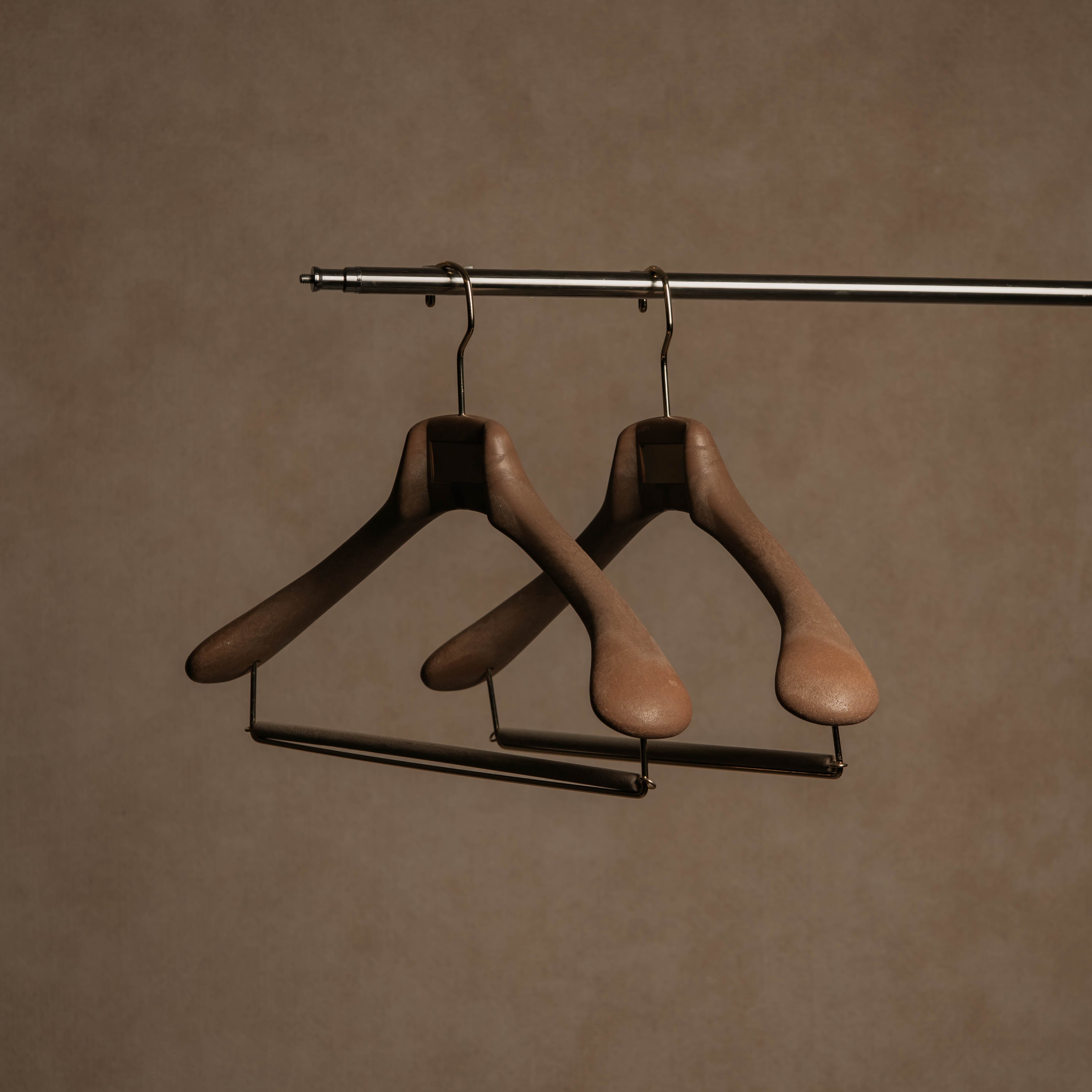 STUDIO Vinyl-Finish Resin Suit Hanger - Warm Stone