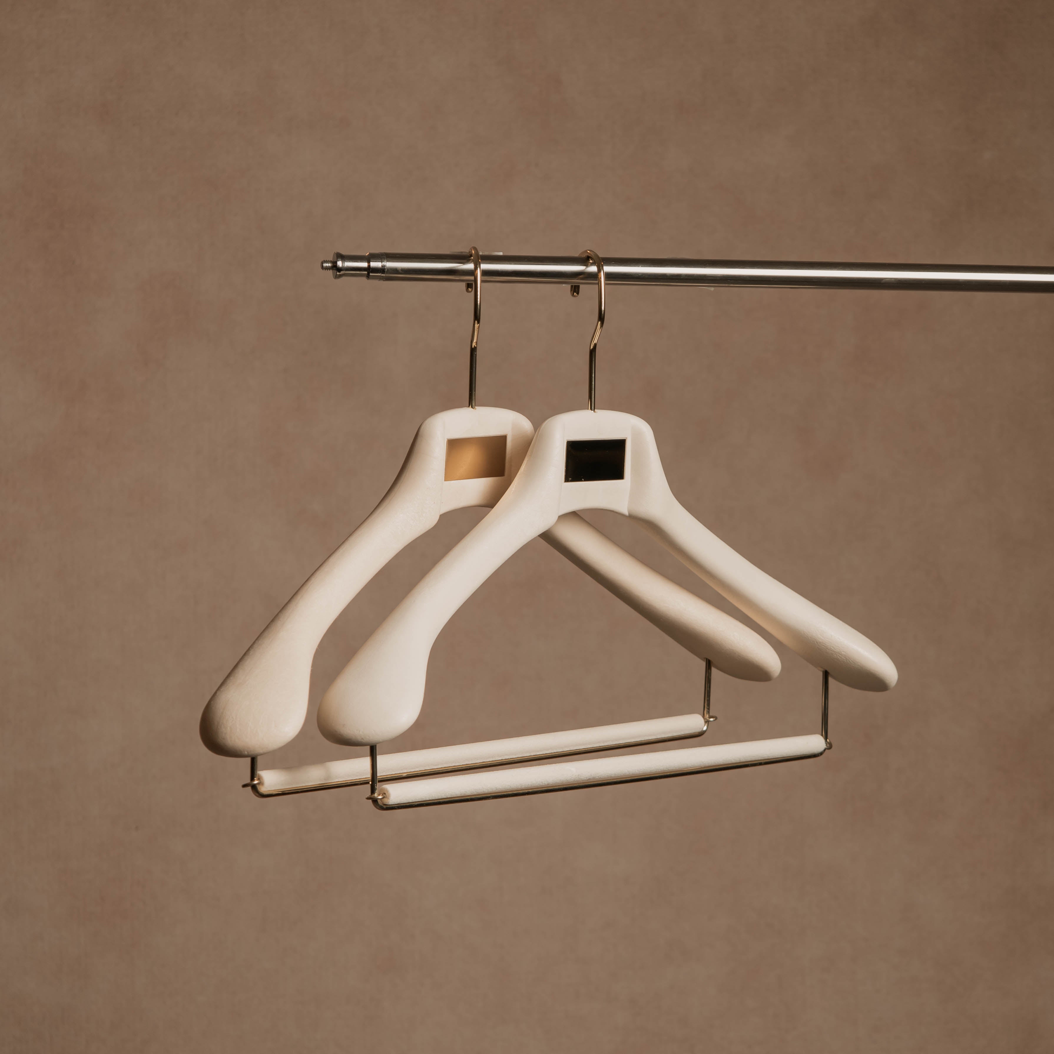 STUDIO Vinyl-Finish Resin Suit Hanger - Porcelain