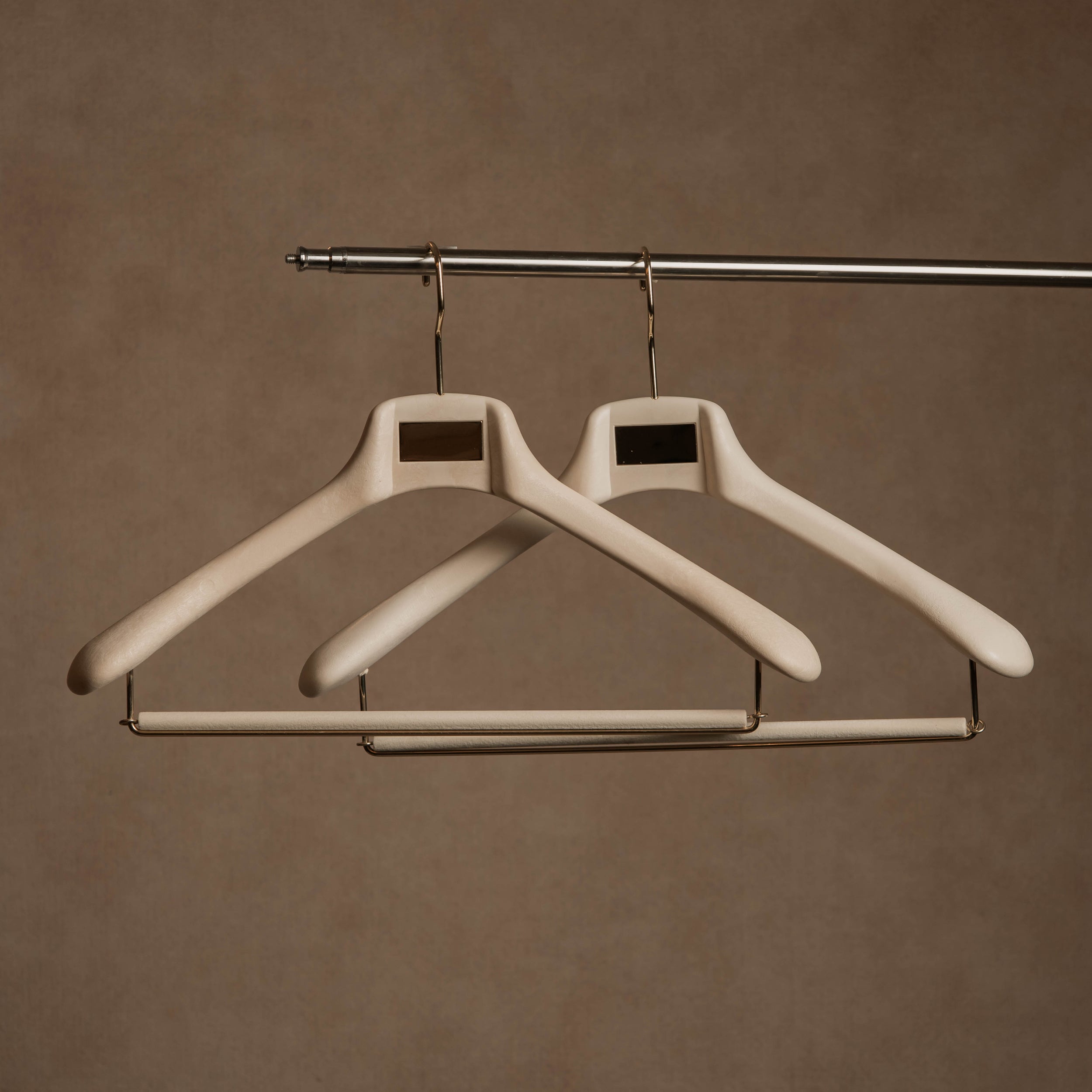 STUDIO Vinyl-Finish Resin Suit Hanger - Porcelain