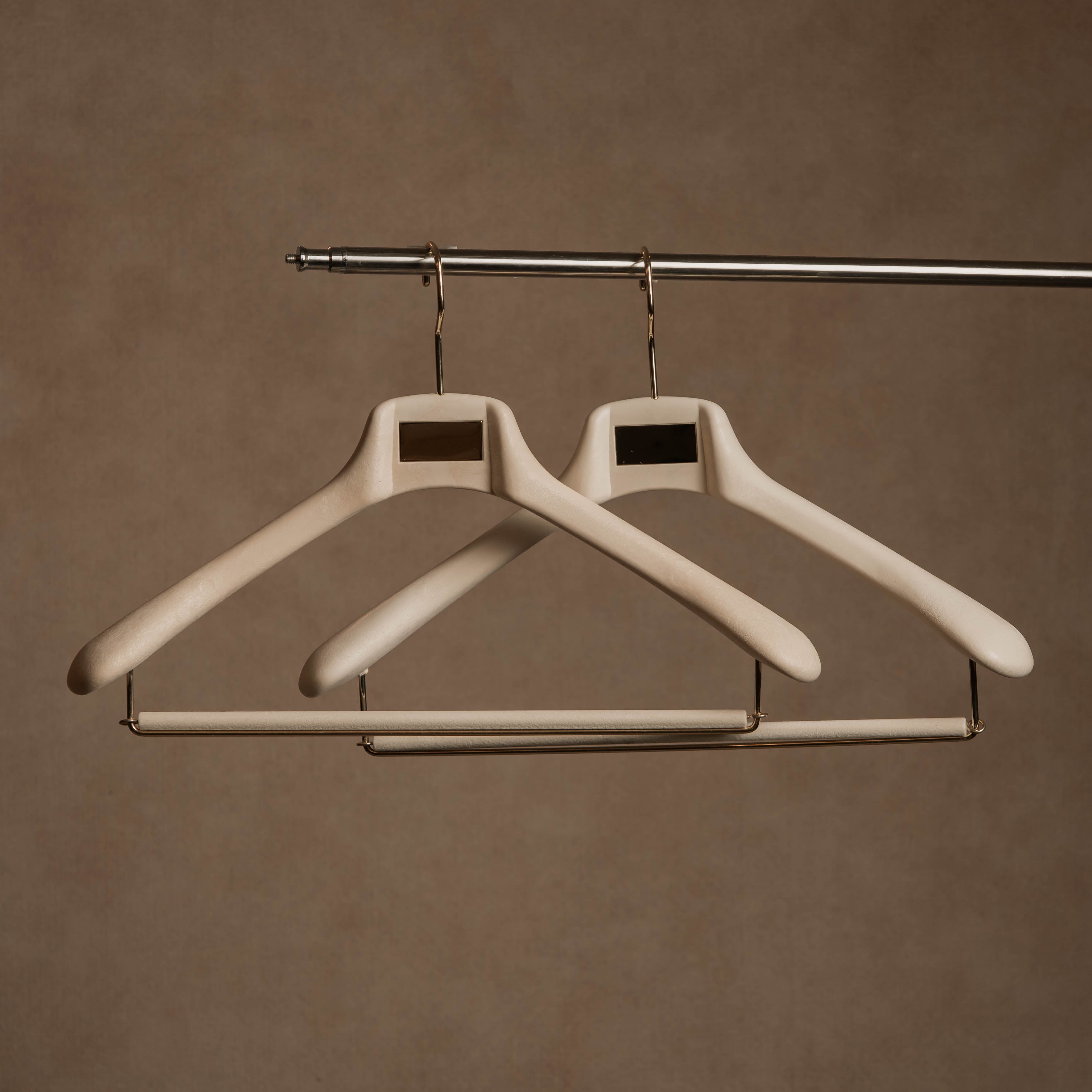 STUDIO Vinyl-Finish Resin Suit Hanger - Porcelain