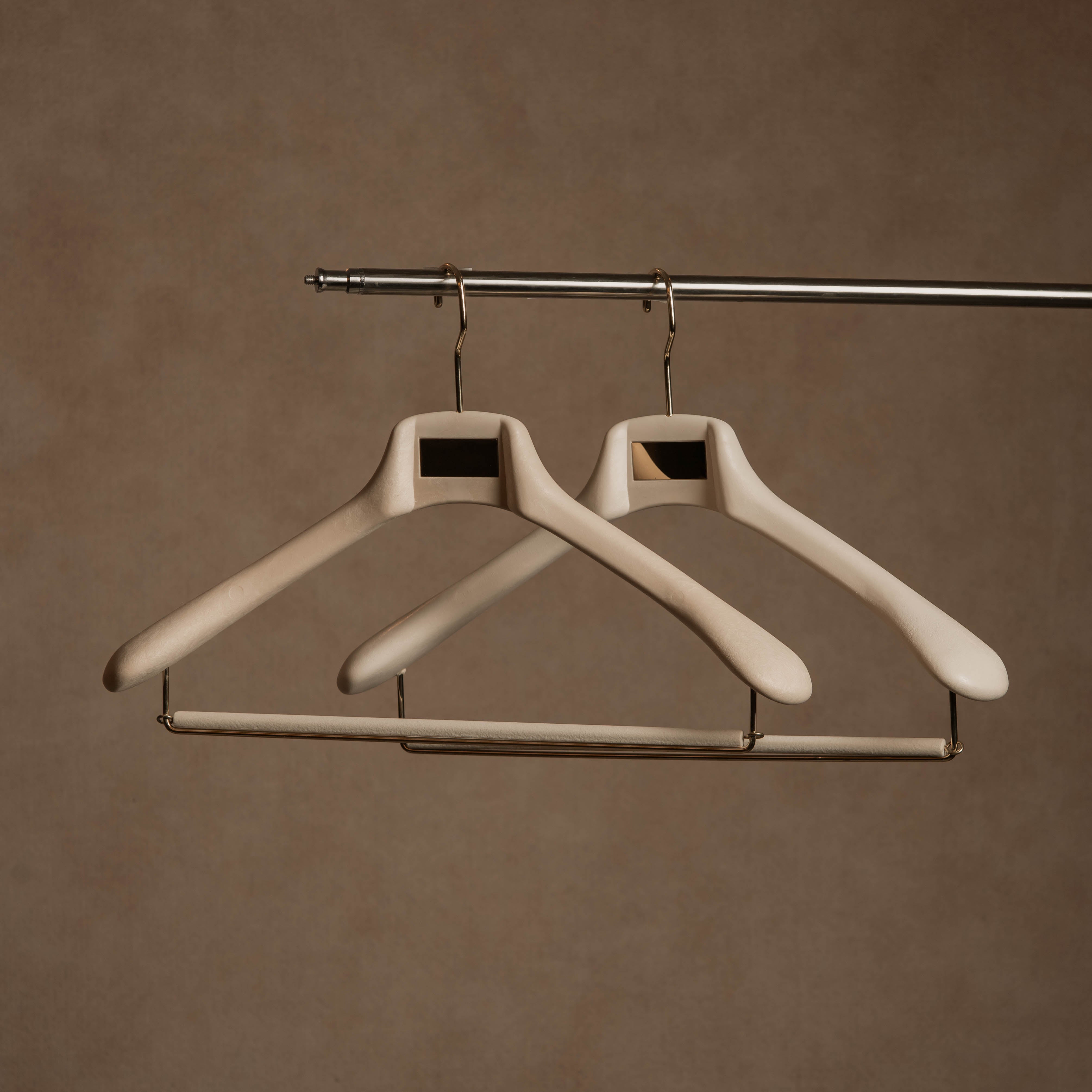 STUDIO Vinyl-Finish Resin Suit Hanger - Porcelain