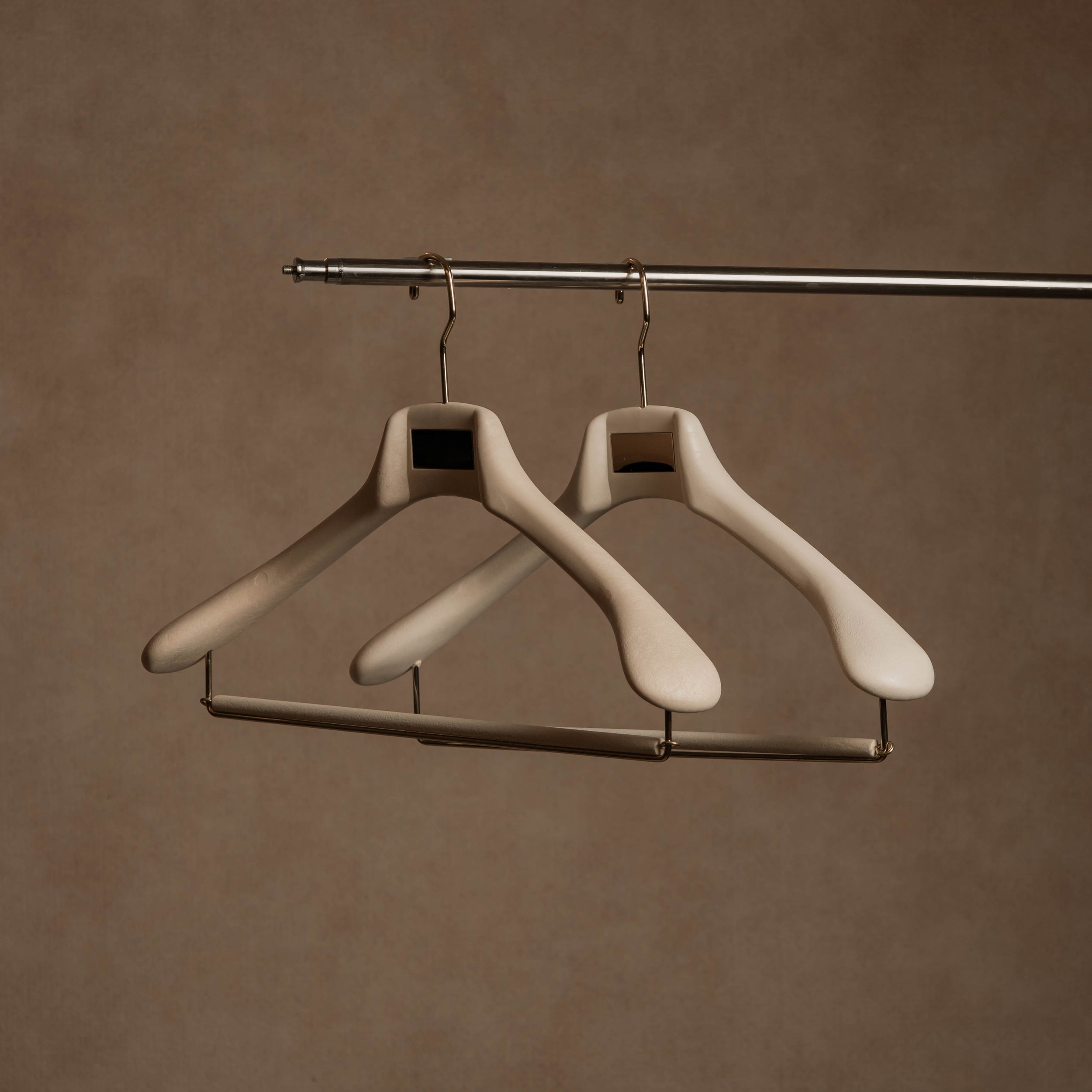 STUDIO Vinyl-Finish Resin Suit Hanger - Porcelain
