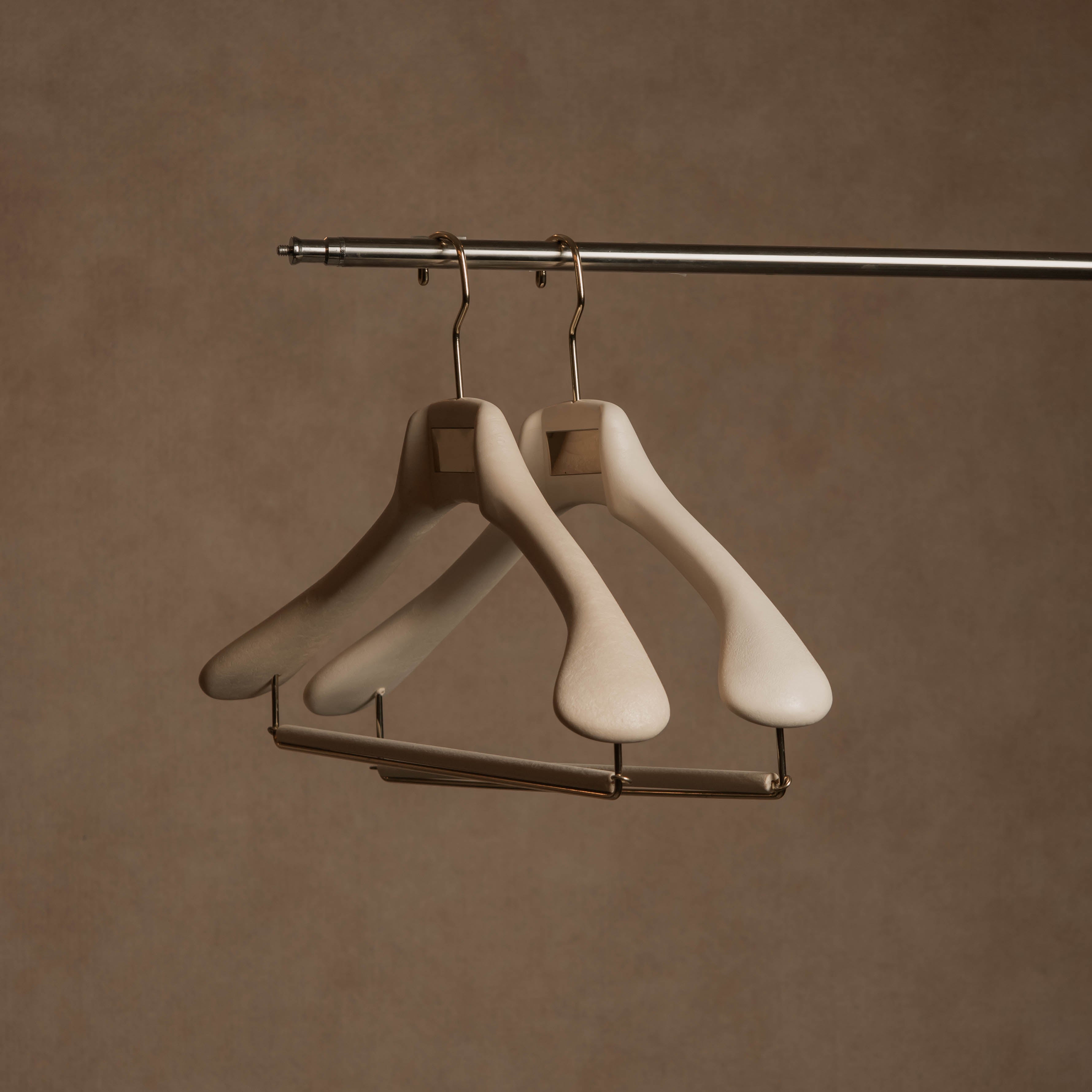 STUDIO Vinyl-Finish Resin Suit Hanger - Porcelain