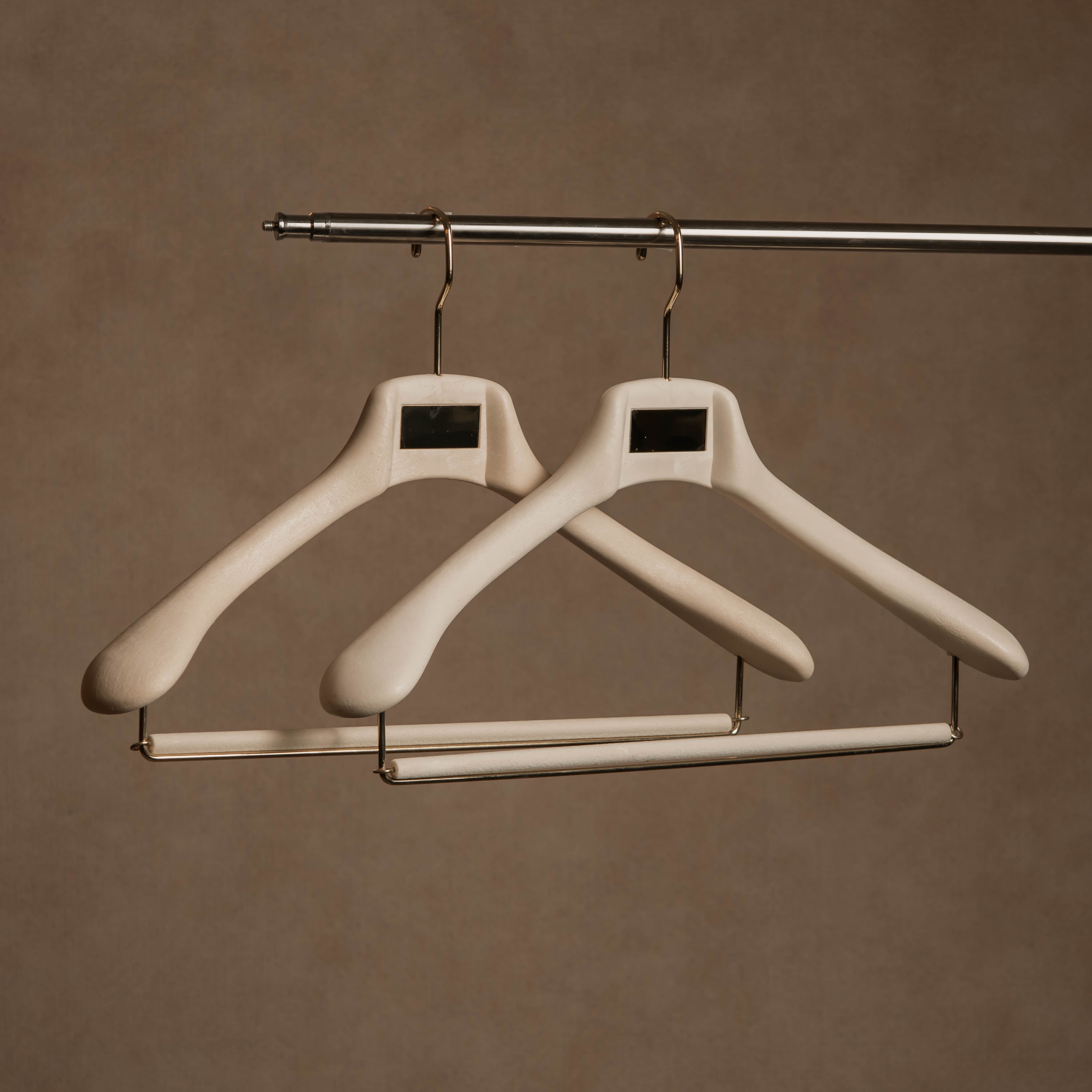 STUDIO Vinyl-Finish Resin Suit Hanger - Porcelain